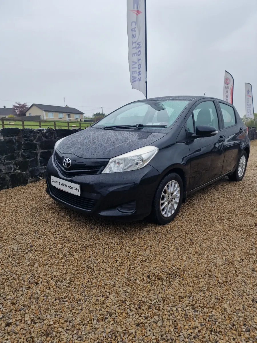 12 Toyota Yaris 1.0 Petrol €5650 - Image 6