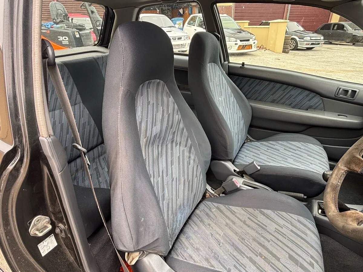 Toyota Starlet Glanza V - Image 5