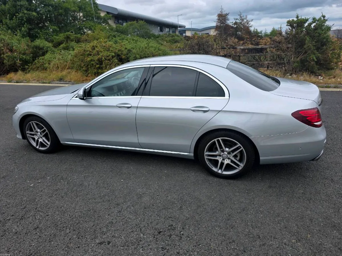 Mercedes e220d - Image 4