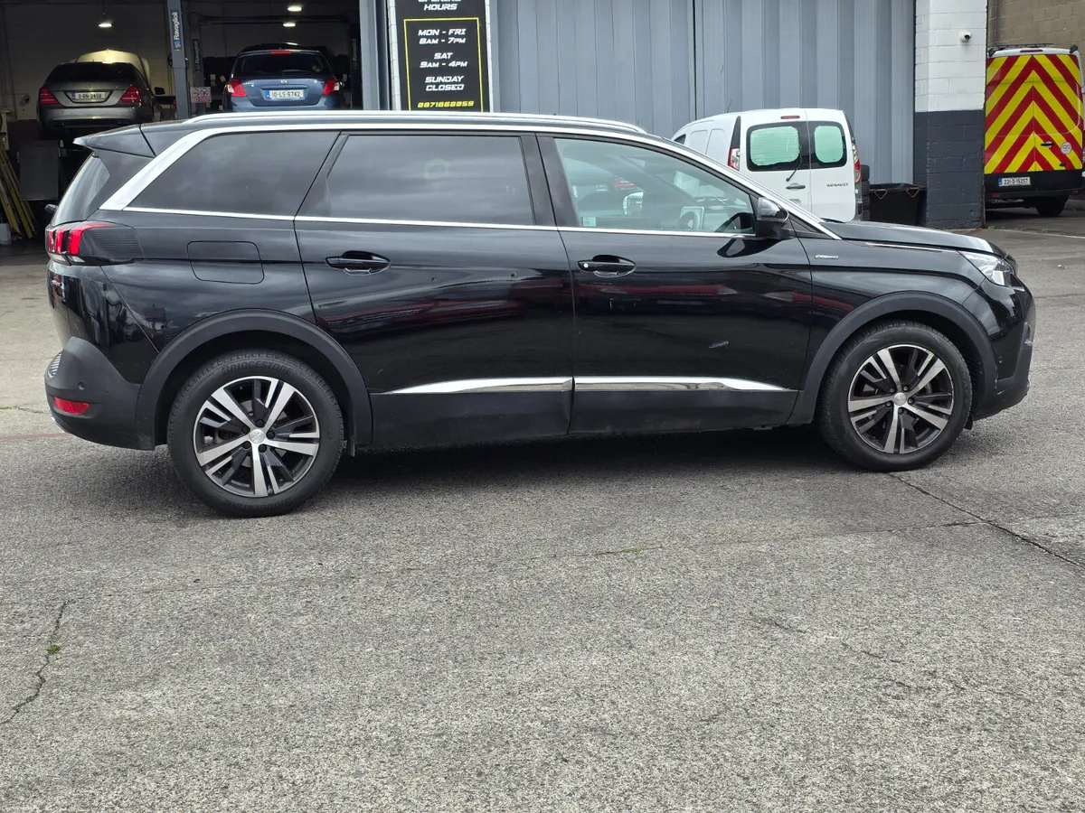 Peugeot 5008 GTLine 1.2 PureTech - Image 2