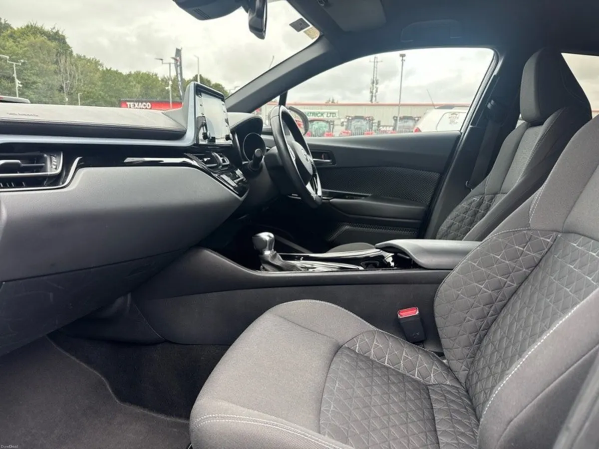 Toyota C-HR 1.8 HYBRID SPORTMONO 4DR SPORT AUTO - Image 6
