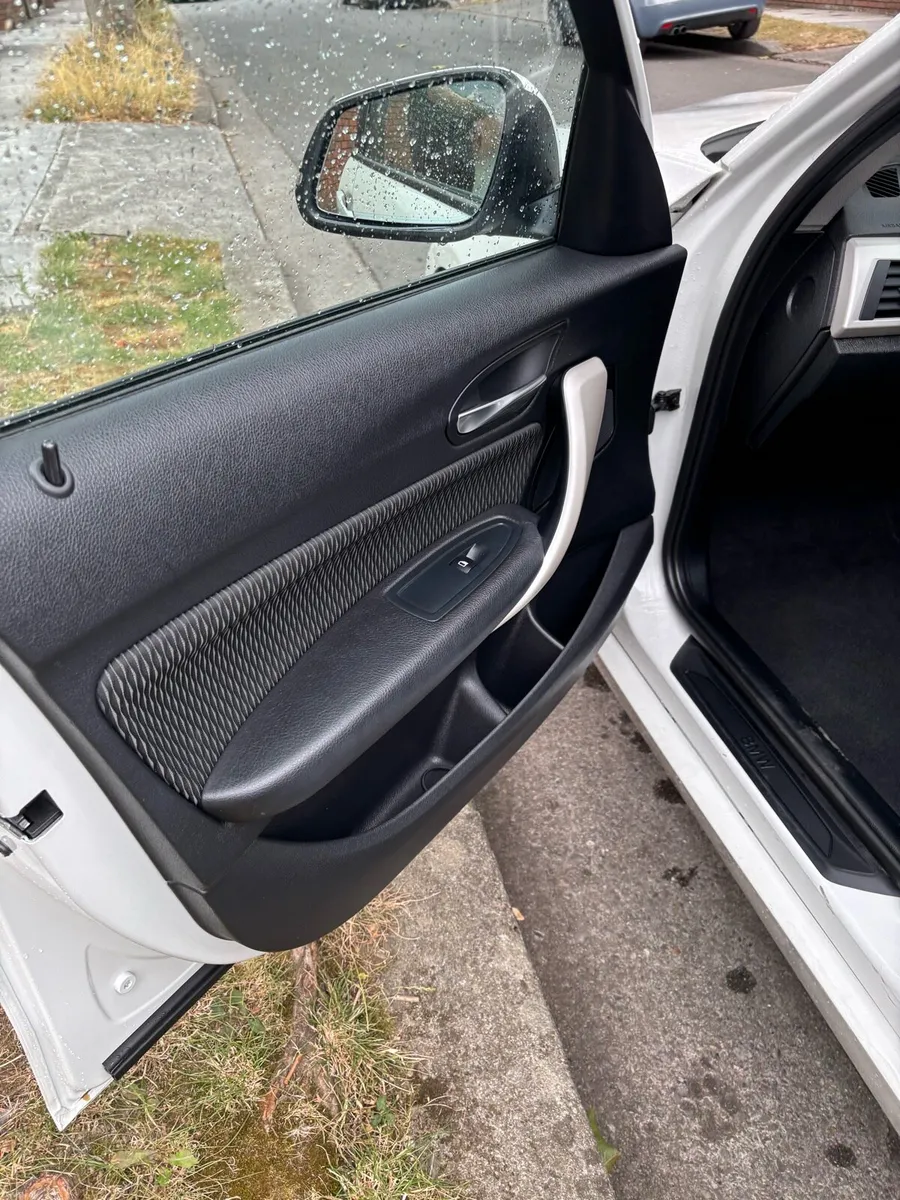 Car - Image 4