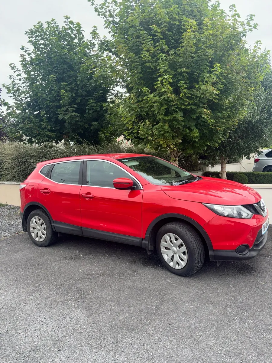 Red Nissan Qashqai - Image 2