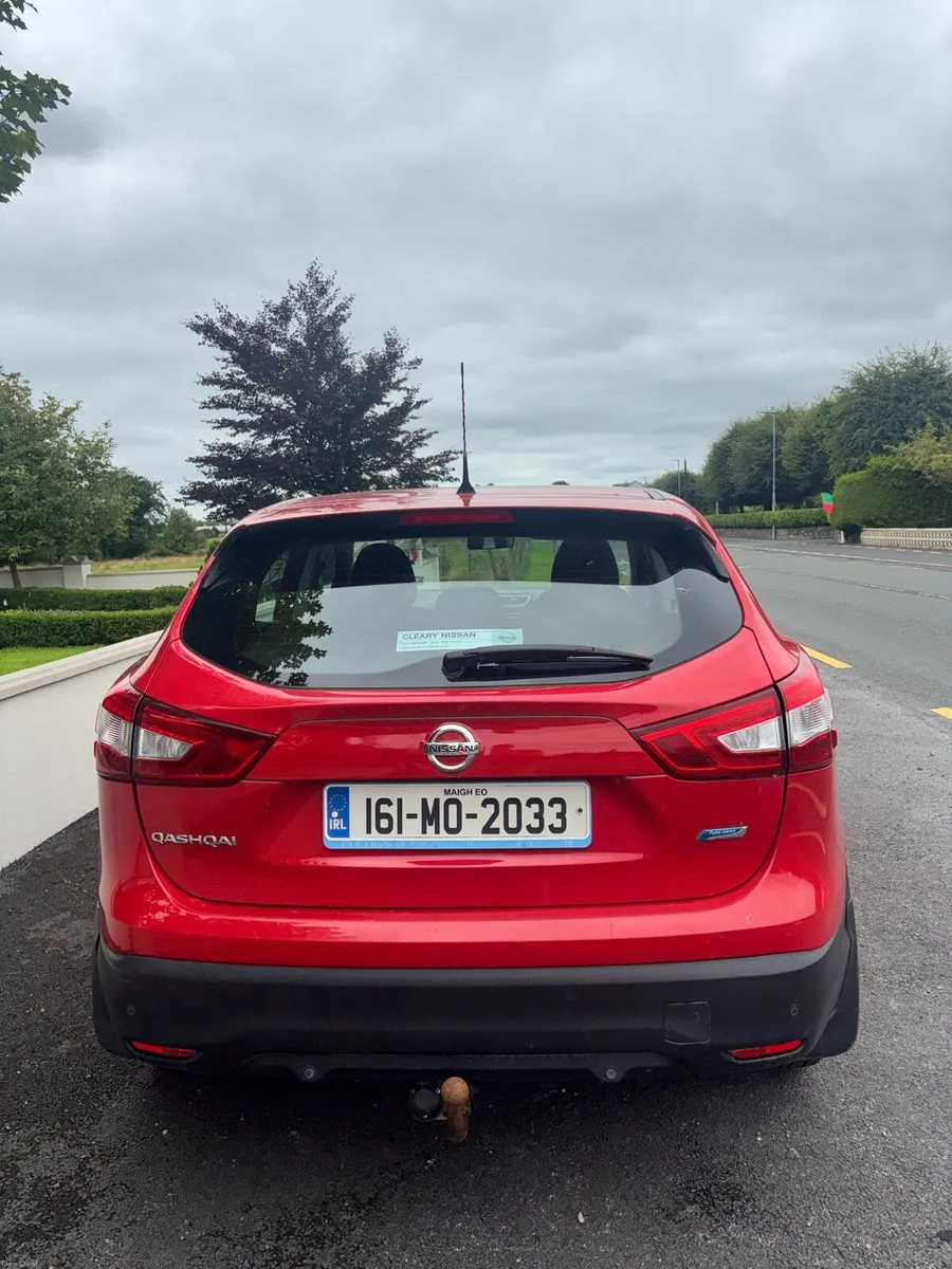 Red Nissan Qashqai - Image 3