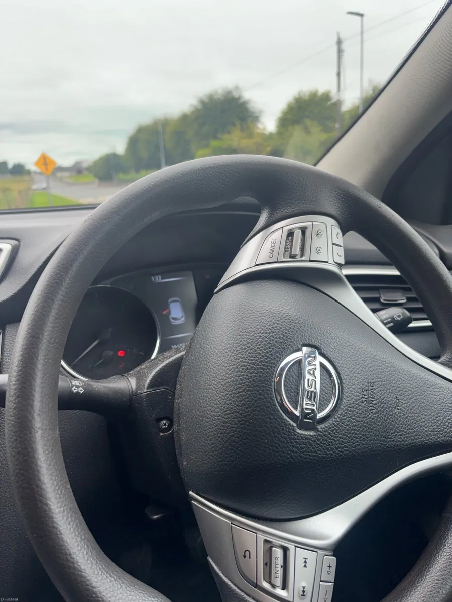 Red Nissan Qashqai - Image 6
