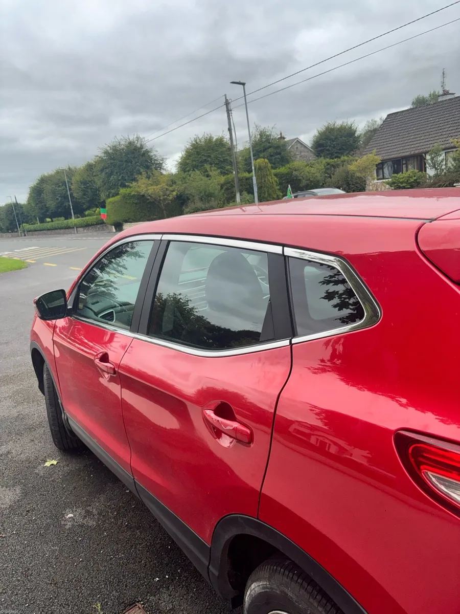 Red Nissan Qashqai - Image 4