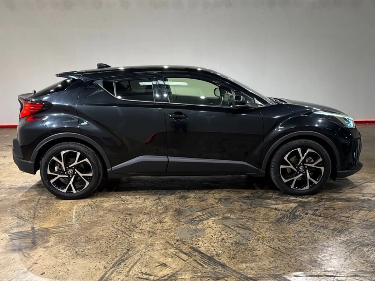 Toyota C-HR 1.8 HYBRID AUTOMATIC - G SPEC - BLACK/ - Image 6