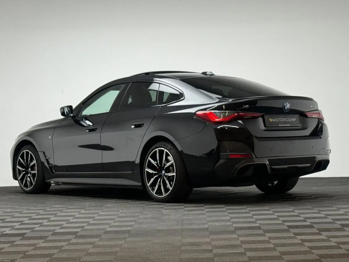 BMW i4 40 M SPORT PRO *SUNROOF* - Image 5
