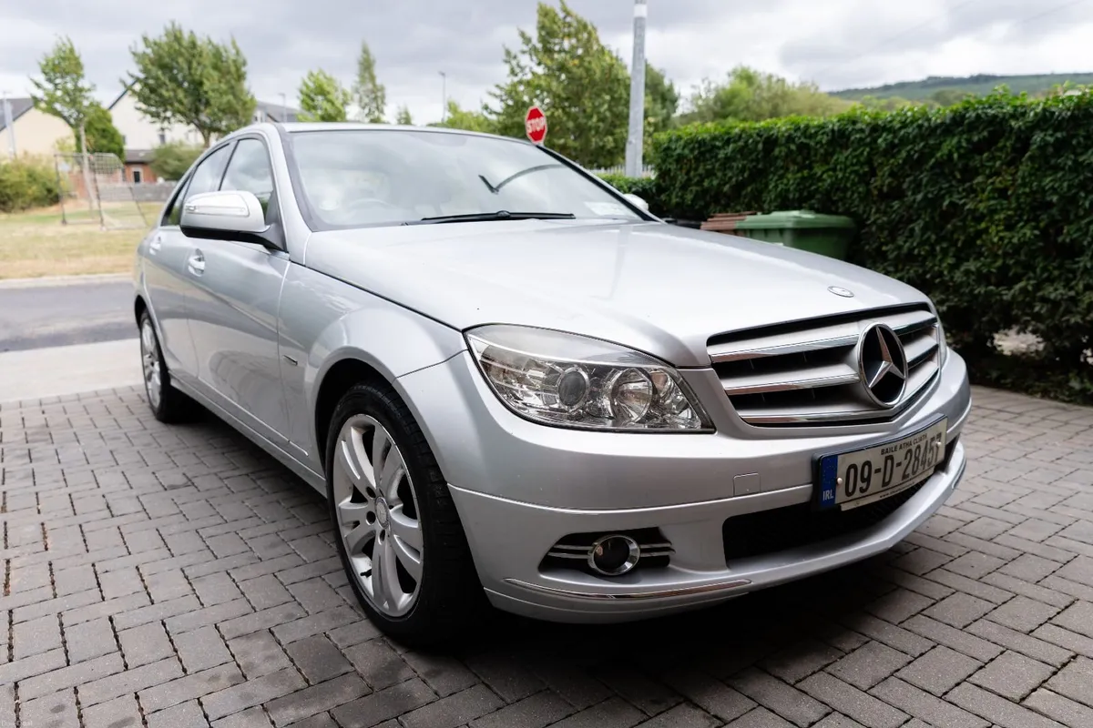 Mercedes-Benz C-Class 2009 - Image 2