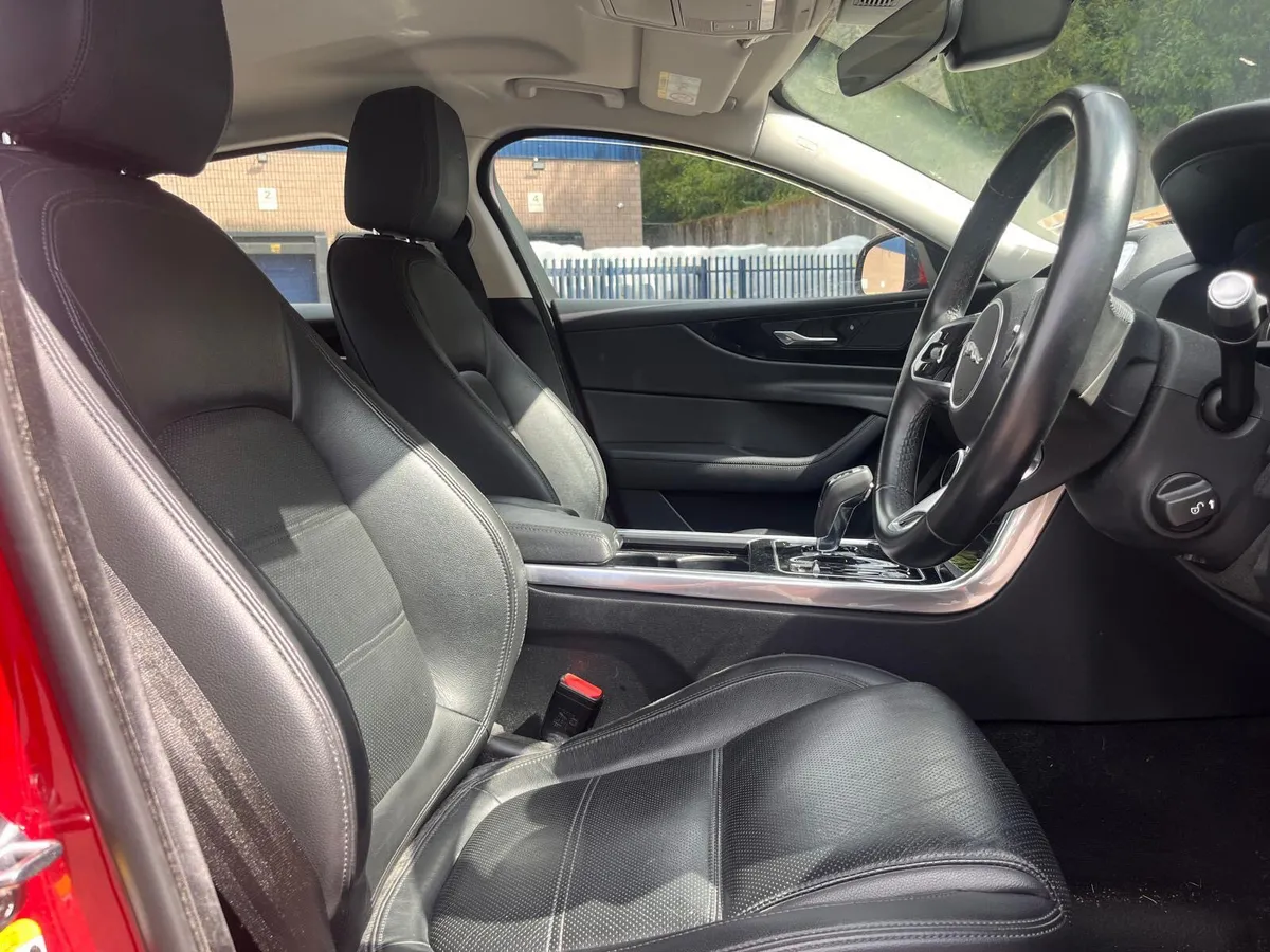 2020  Jaguar XE 2.0 Diesel Checkered Flag Auto - Image 4