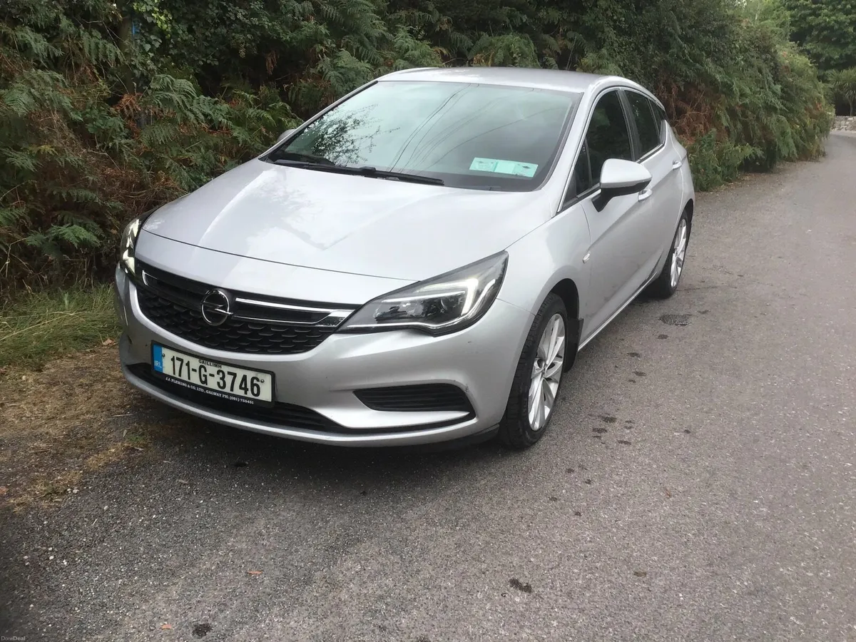 Opel Astra 2017  5Door Hatchback Low Mileage - Image 5