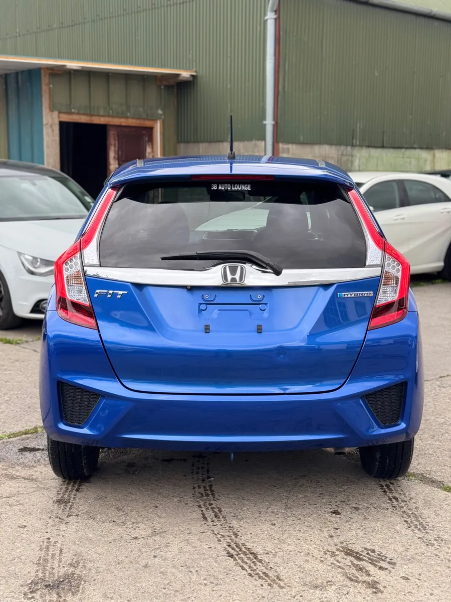 Honda Fit 1.5 Hybrid Auto 52000KM ONLY 2014 2 keys - Image 5