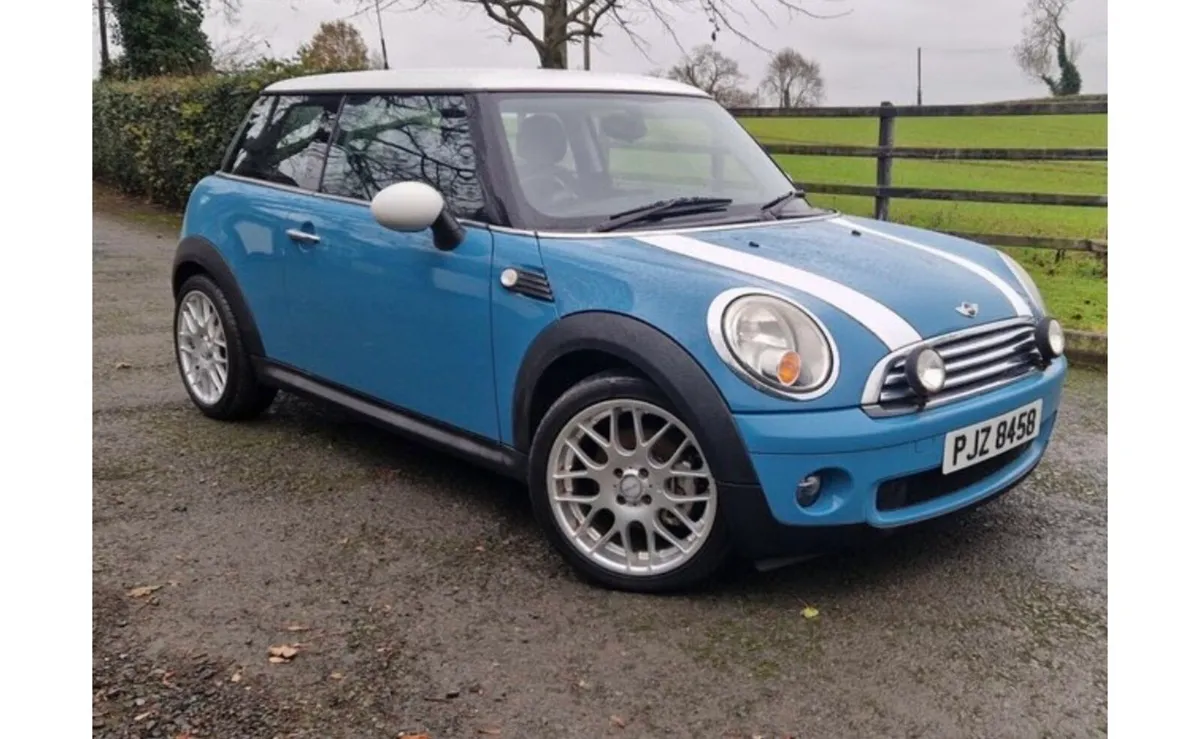 2010 MINI COOPER - GREAT CONDITION - Image 3