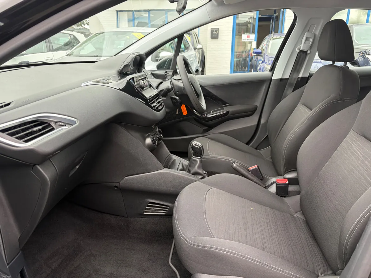 2015 PEUGEOT 208 1.2 PETROL 5 DOOR LOW KMS - Image 4