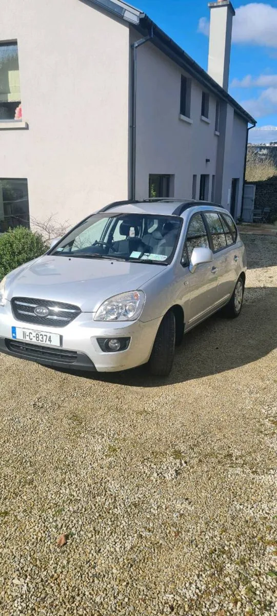 2011 Kia Carens 2.0 - Image 1