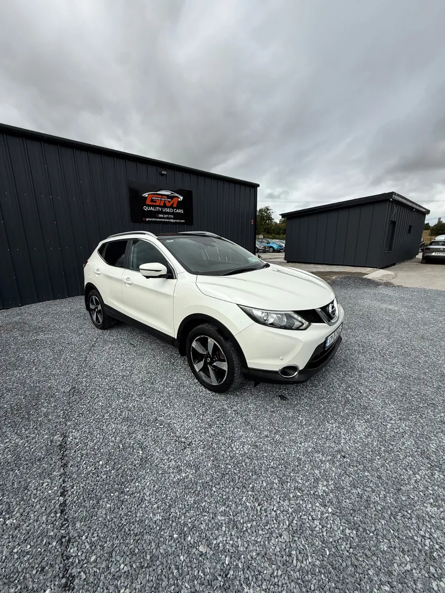 2017 Nissan Qashqai 1.2 Petrol Premium - Image 3