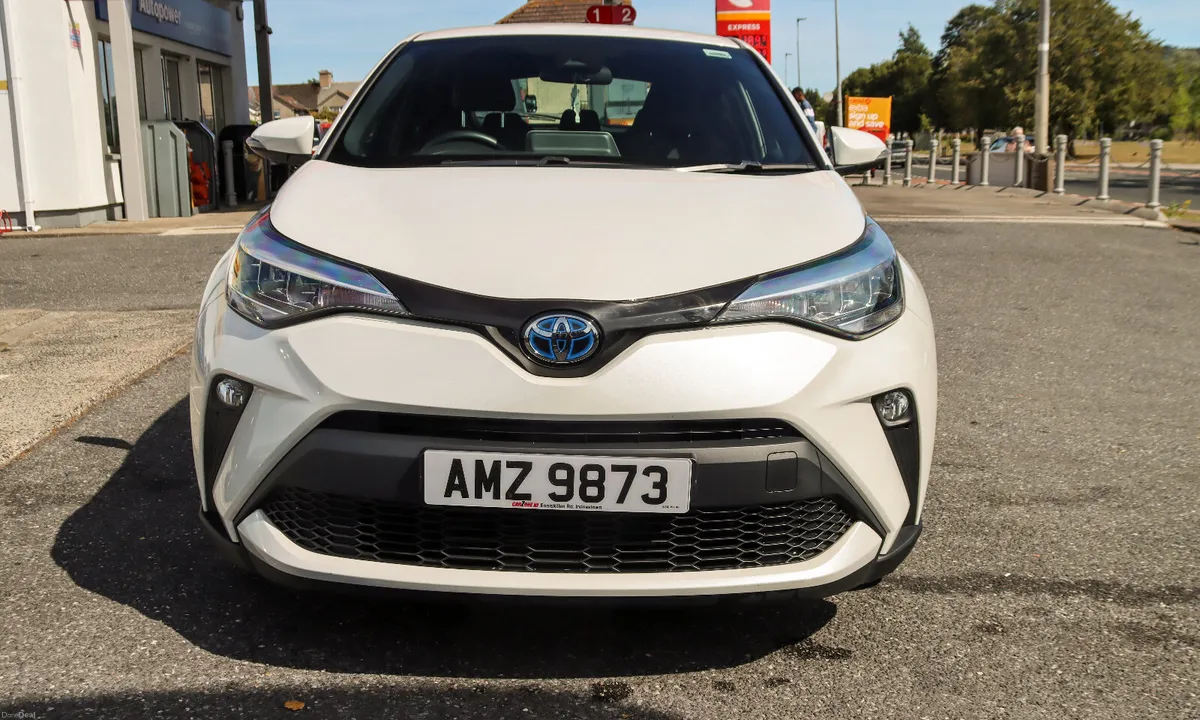 2023 Toyota C-HR+  1.8 Petrol Hynrid AUTO - Image 4