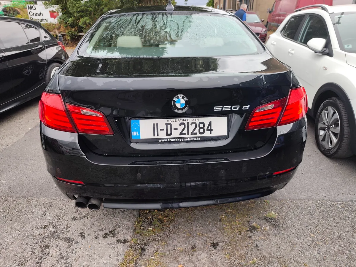 BMW 5-Series 2011 - Image 5