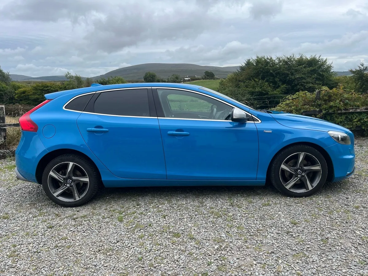 Volvo V40 R design - Image 2
