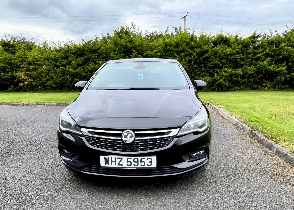 Vauxhall Astra 2017 -HIGH SPEC - MOT July 2027 - Image 3