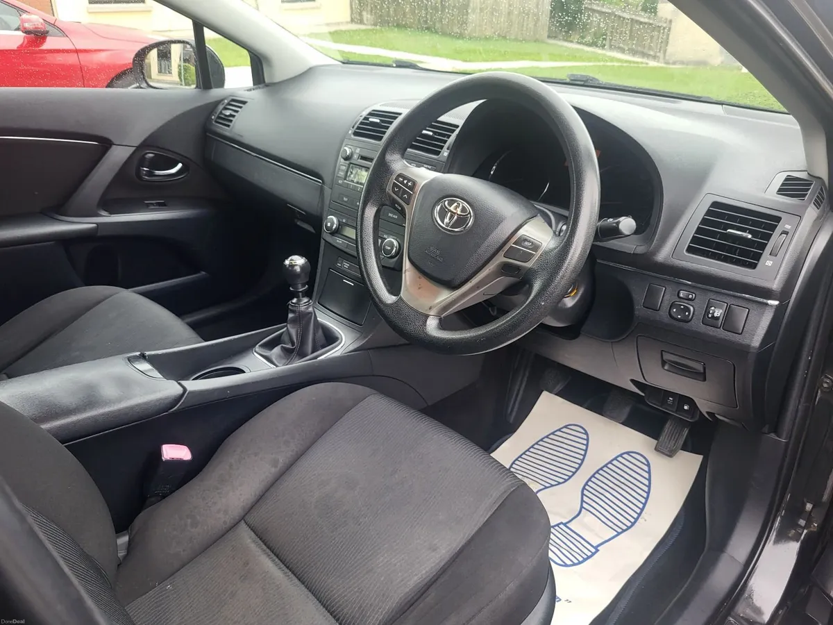 Toyota Avensis 2011 - Image 1