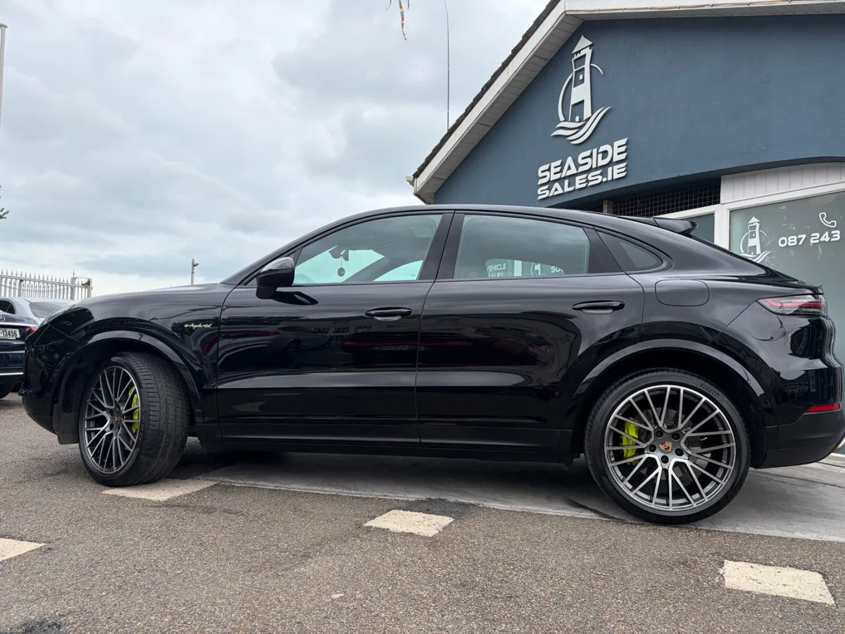 231 Porsche Cayenne Coupe 3.0 Hybrid - Image 2