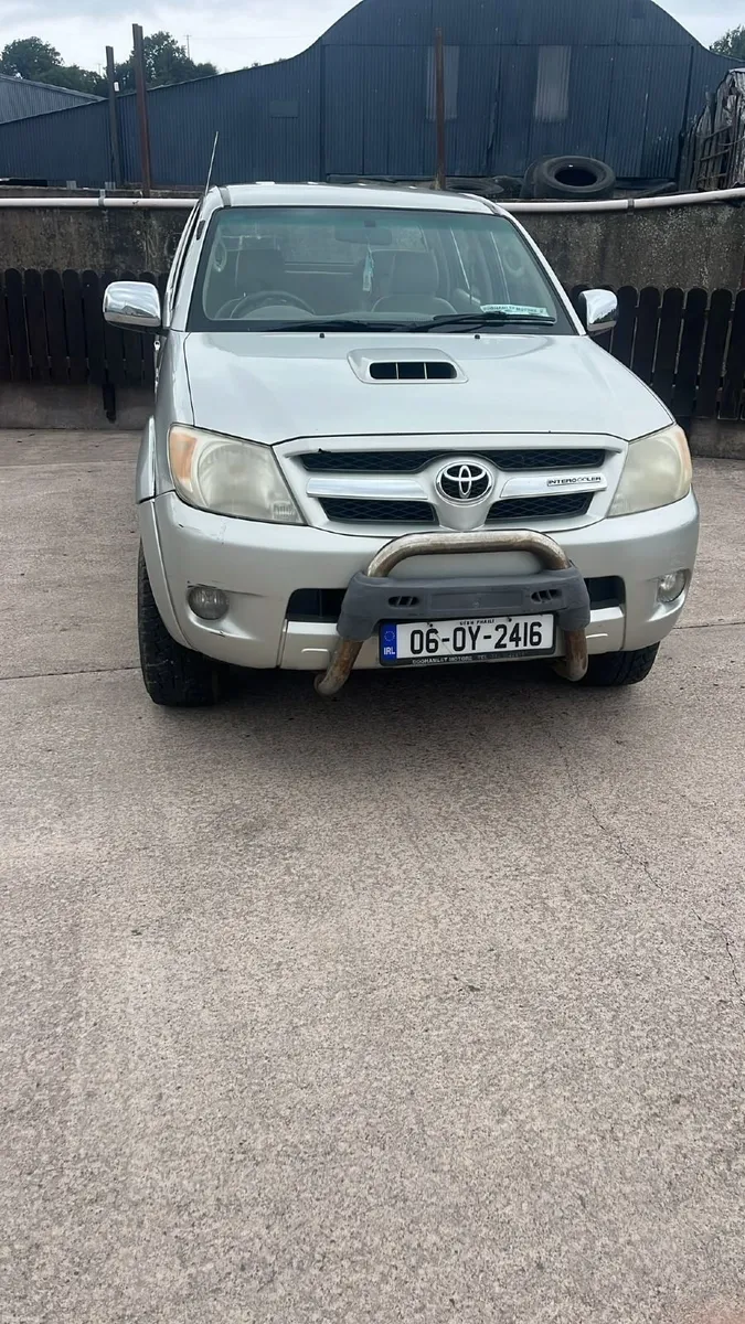 Toyota Hilux 2006 - Image 1