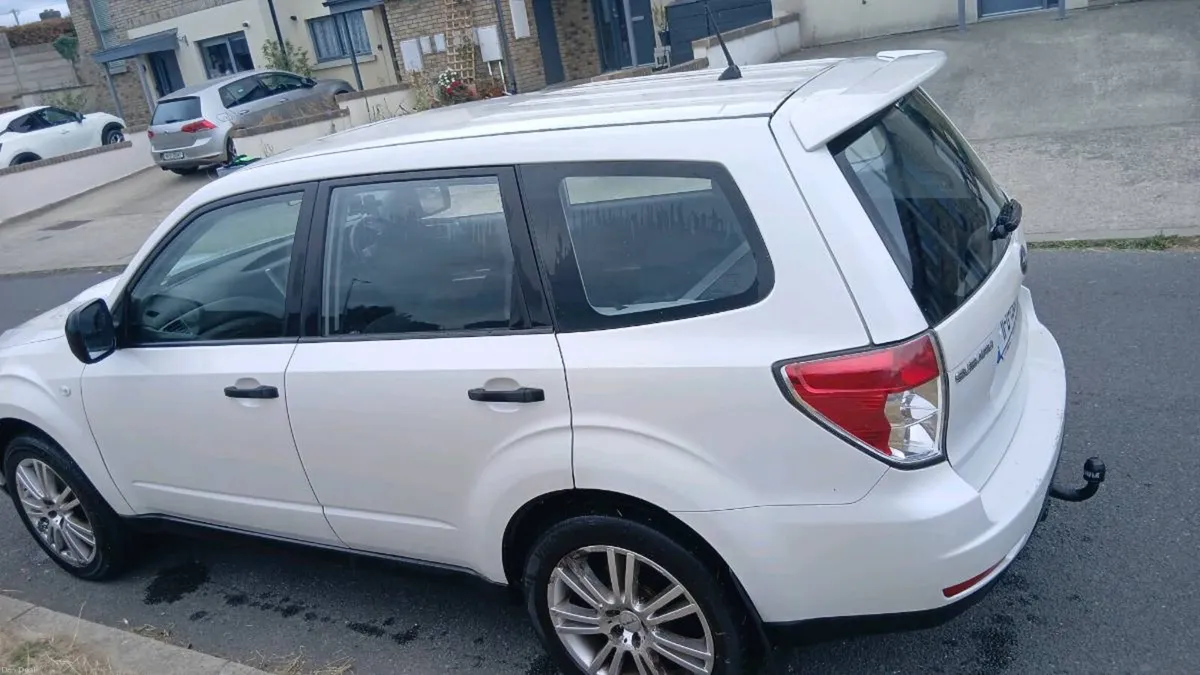 2011 subaru forester 2.0 al wheel drive - Image 4