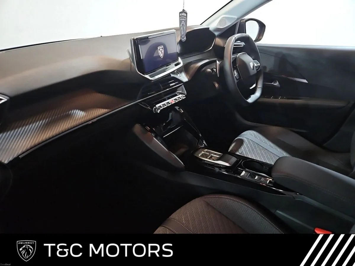 Peugeot 208 1.2 MHEV Puretech 100bhp Allure - Image 4