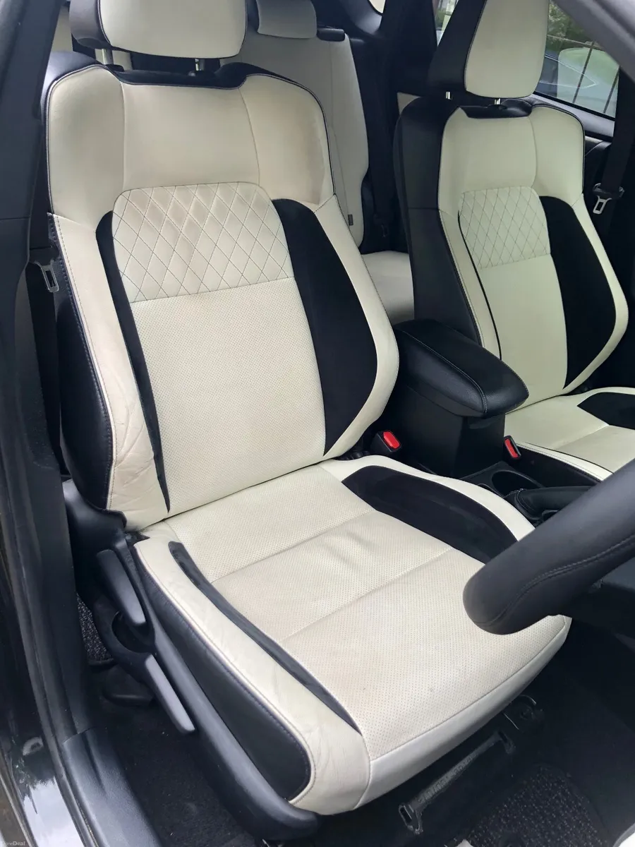 Toyota Auris - Hybrid - 2016 - Automatic 1.8 ltr - Image 4