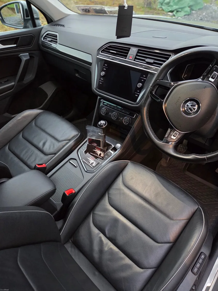 VW Tiguan 2020 R-Line Full Leather interior - Image 5
