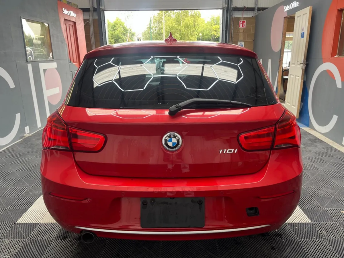 BMW 1-Series 2018 BMW 1 SERIES 118I STYLE 87KM AUT - Image 4
