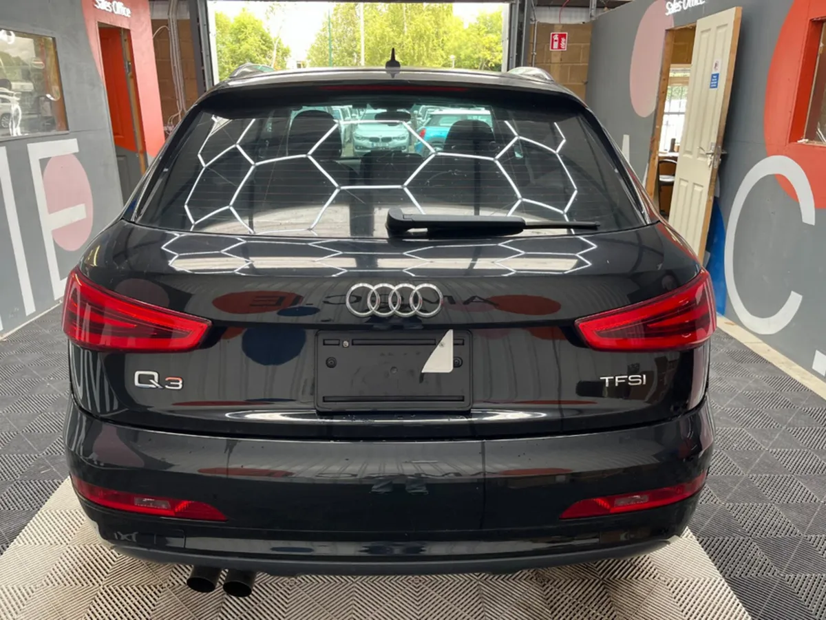 Audi Q3 2015 AUDI Q3 1.4TFSI AUTOMATIC / PARKING C - Image 4