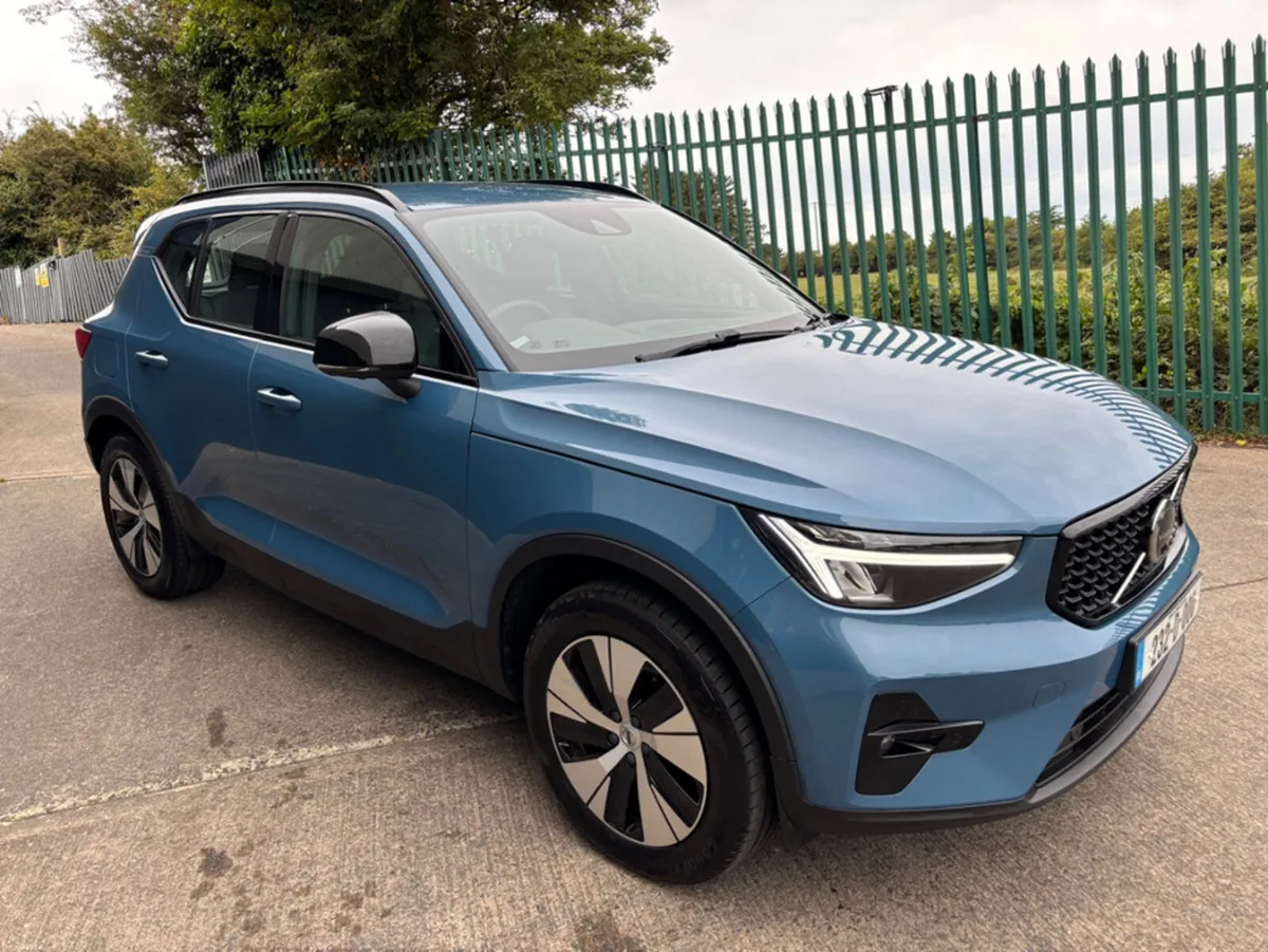 Volvo XC40 232 T4 RECHARGE PHEV AUTO PLUS LOW KMS - Image 3