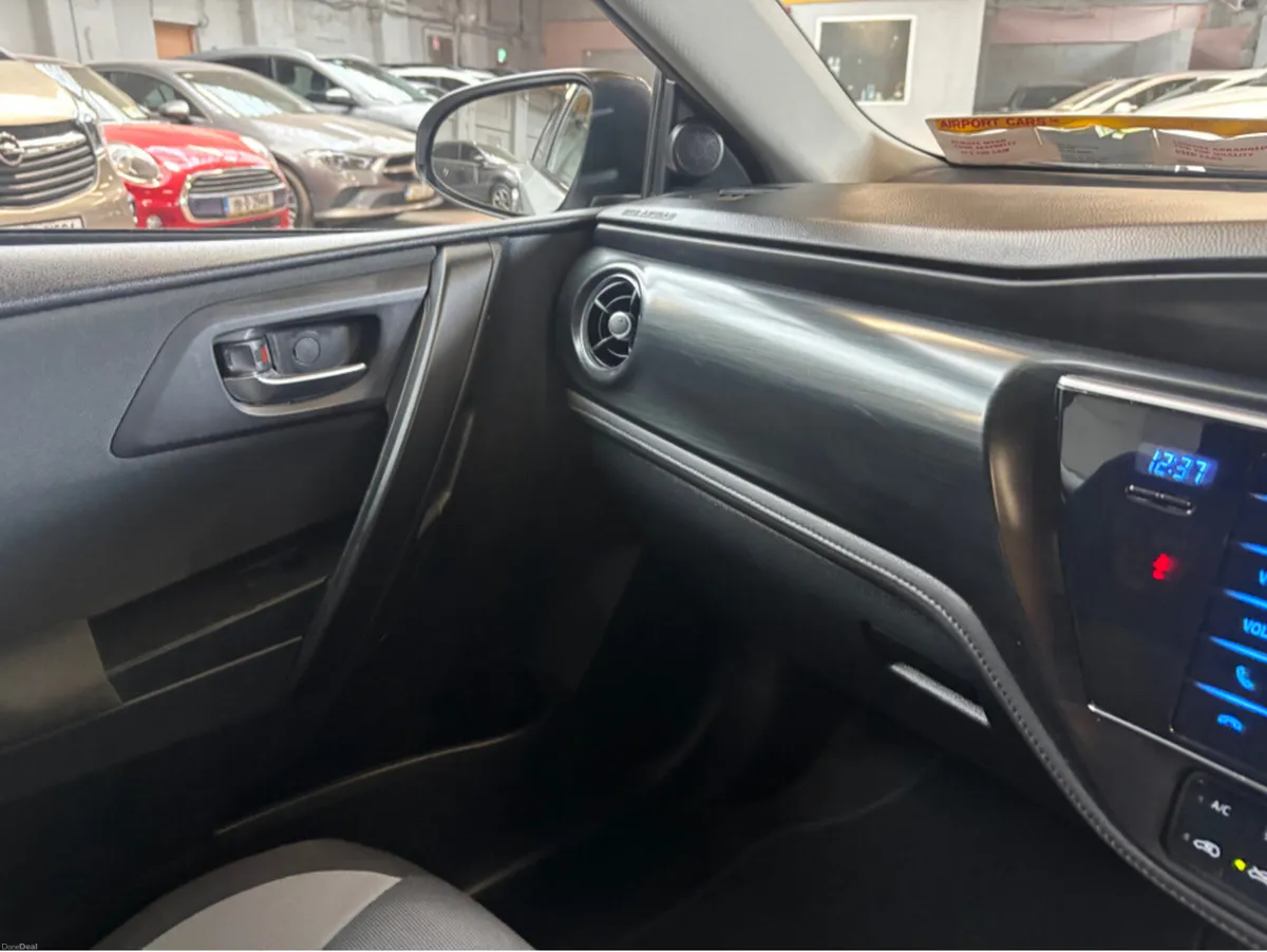 Toyota Auris 1.4 D-4D AURA TS 4DR - Image 6