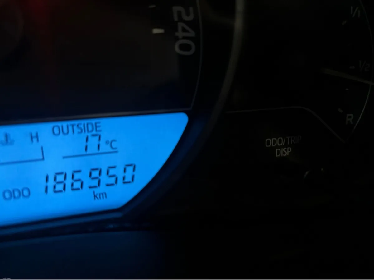 Toyota Auris 1.4 D-4D AURA TS 4DR - Image 4