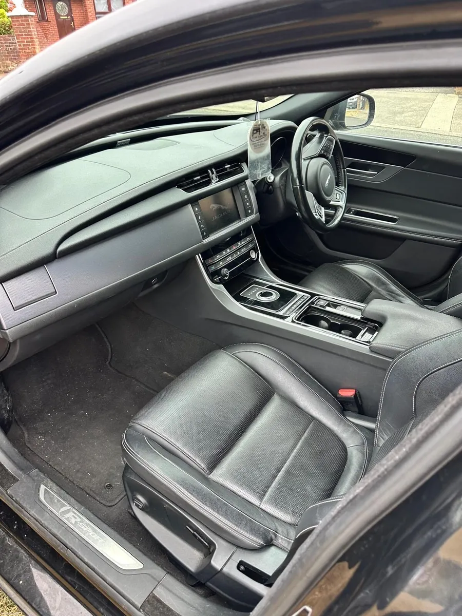Jaguar XF - Image 4