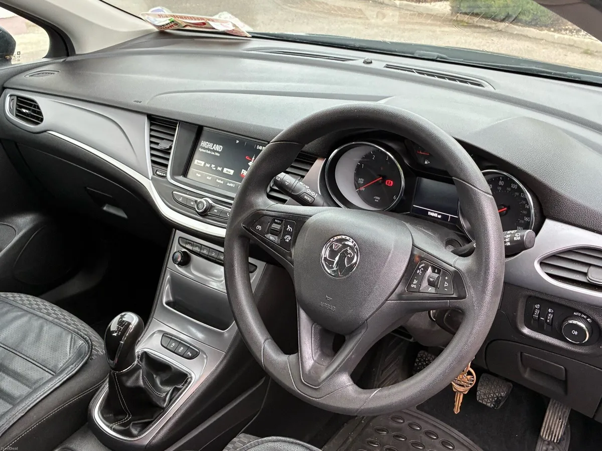 Vauxhall Astra Estate - Image 4