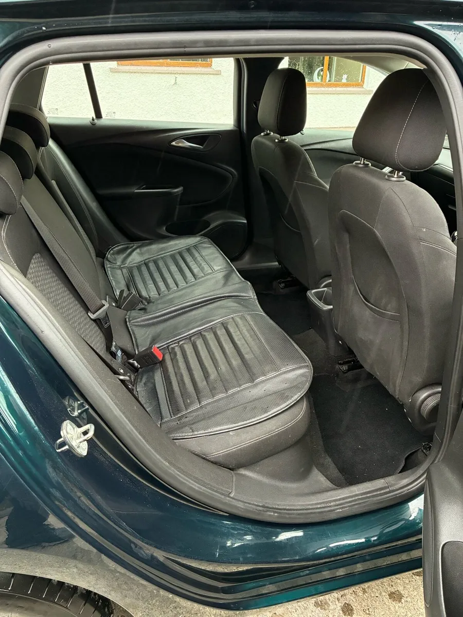 Vauxhall Astra Estate - Image 6
