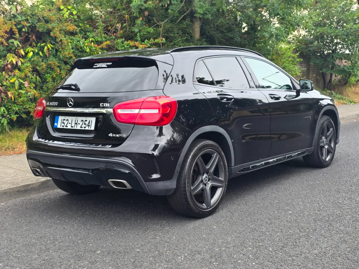 Mercedes-Benz GLA 220 D 4matic AMG Line Prem + - Image 3
