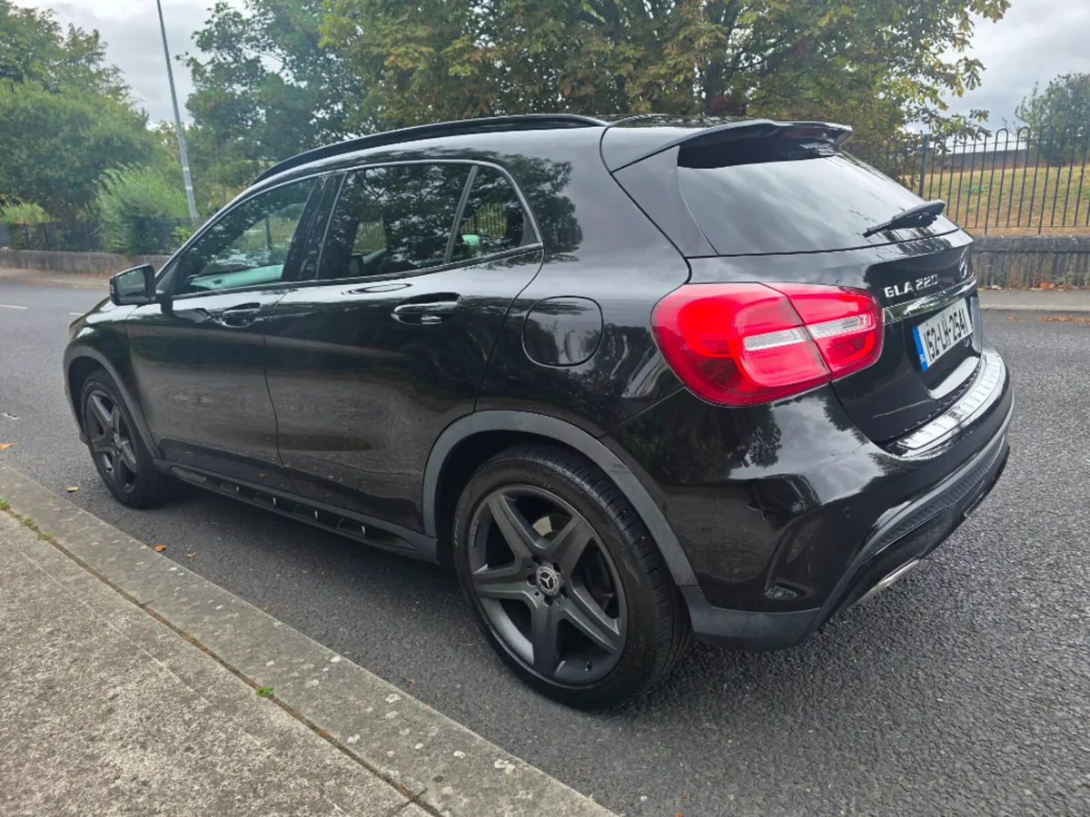 Mercedes-Benz GLA 220 D 4matic AMG Line Prem + - Image 5