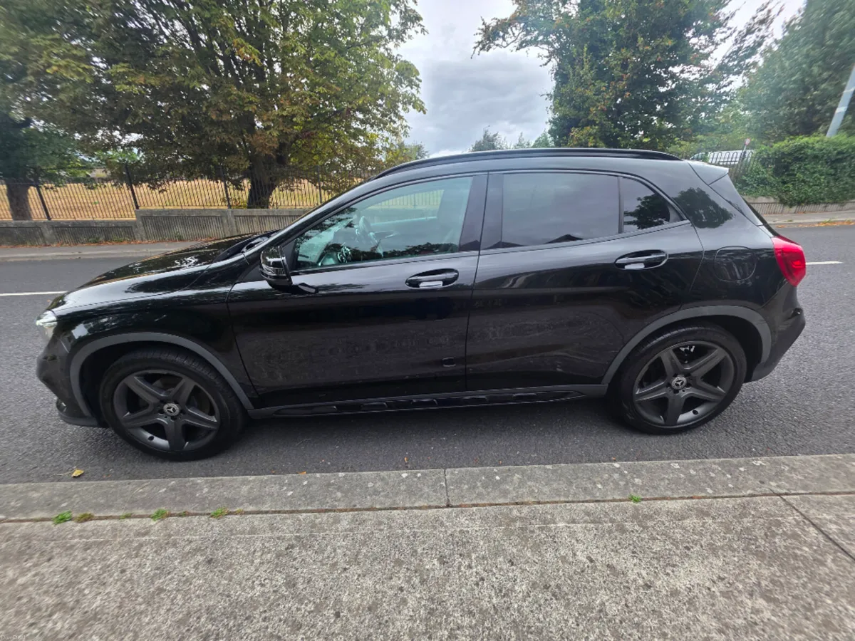 Mercedes-Benz GLA 220 D 4matic AMG Line Prem + - Image 6