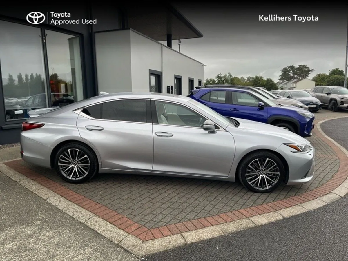 Lexus ES HYBRID ELECTRIC DYNAMICS - Image 3