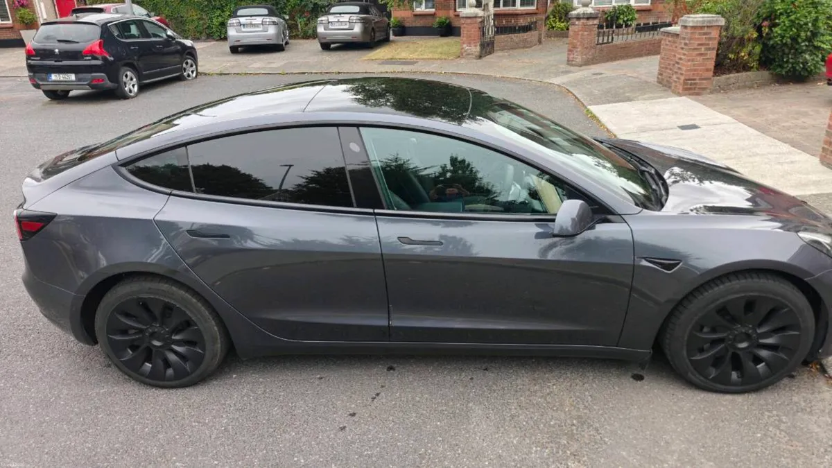 2022 Tesla Model 3 SR+ - Image 1