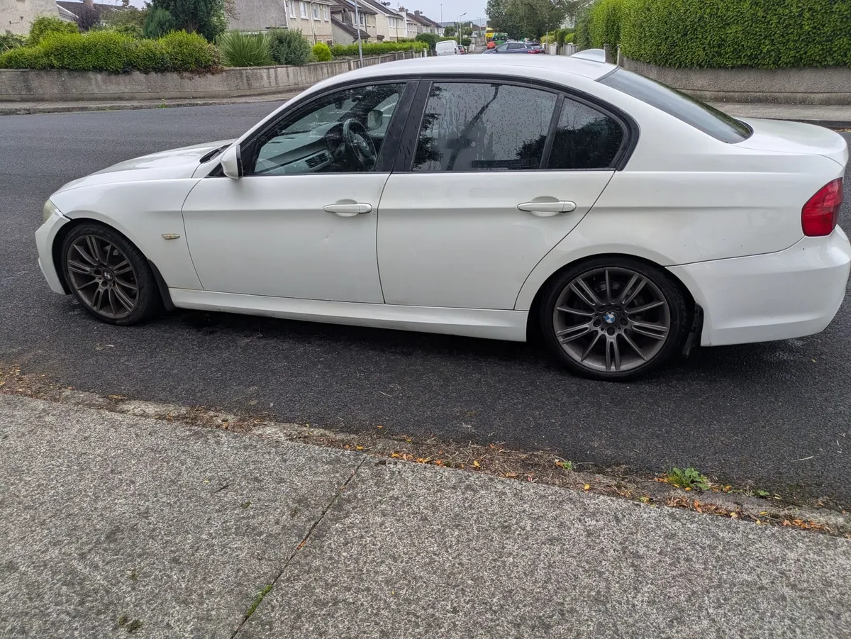 BMW 3-Series 2011 - Image 3