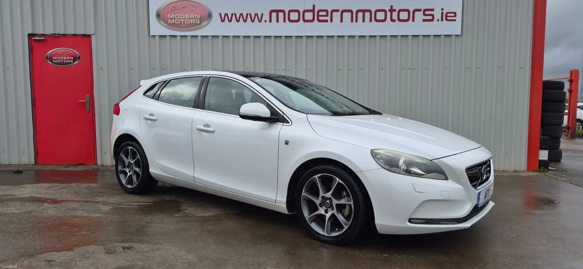 Volvo V40 1.6t automatic ocean race edition - Image 1
