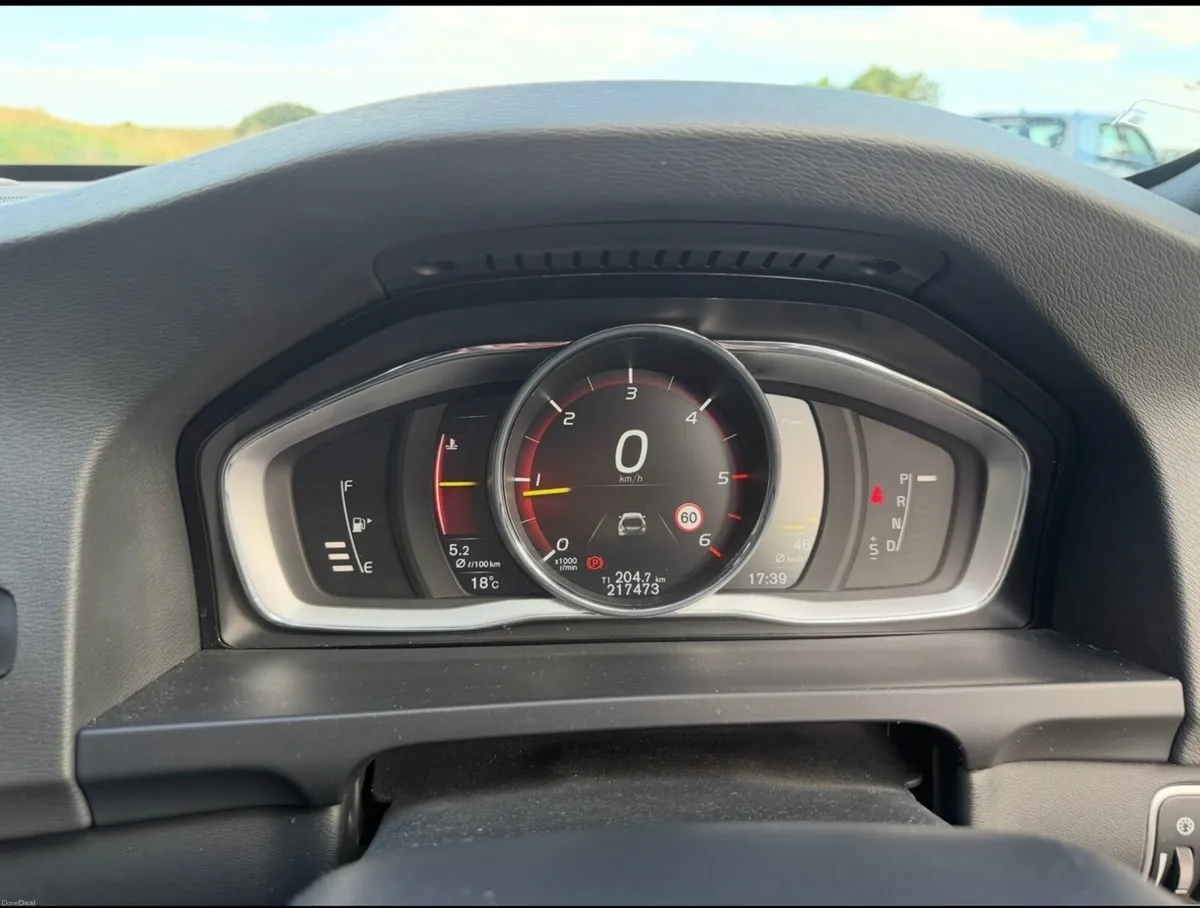 Volvo V60 2017 D4 Automatic - Image 5