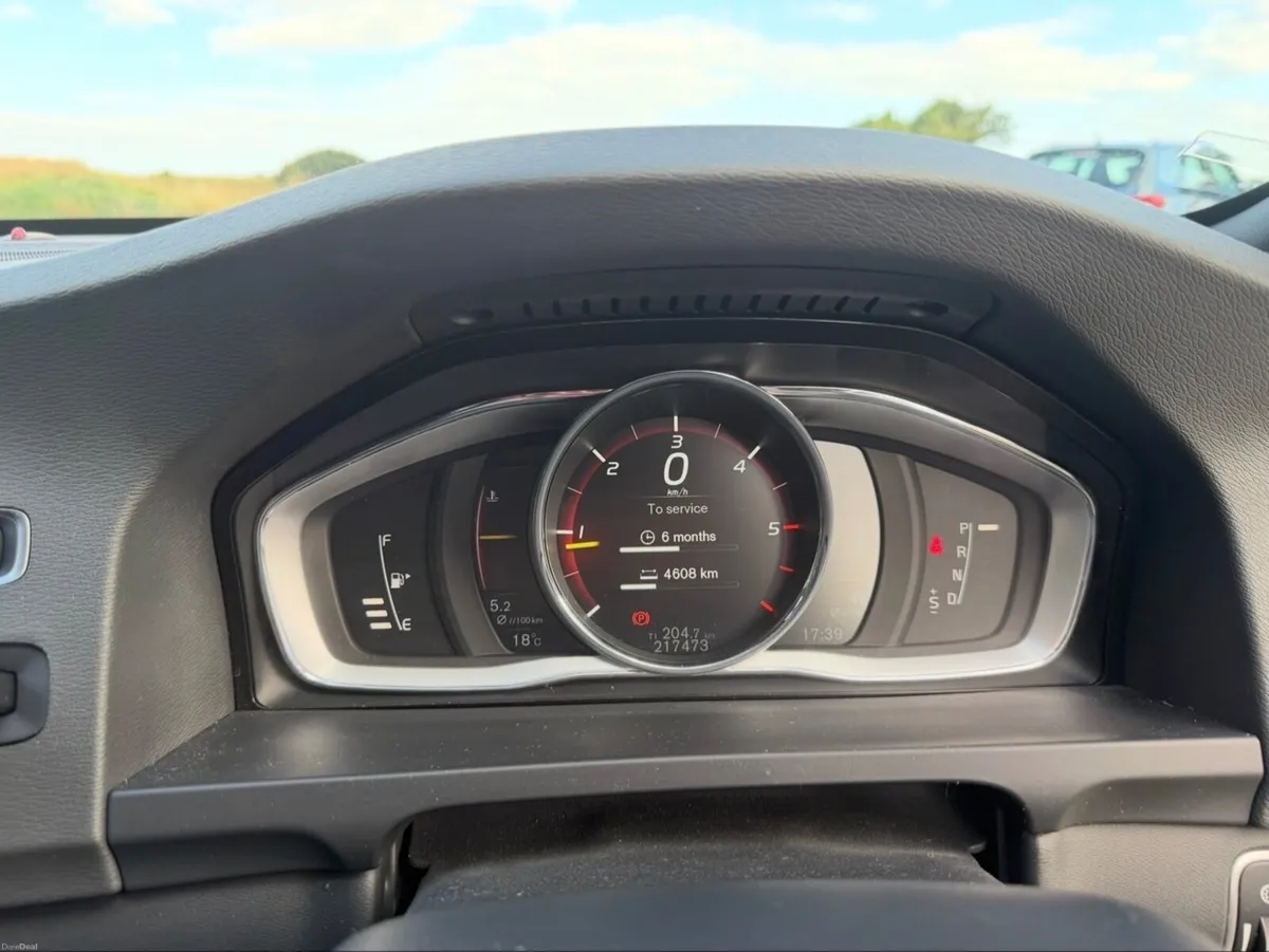 Volvo V60 2017 D4 Automatic - Image 4
