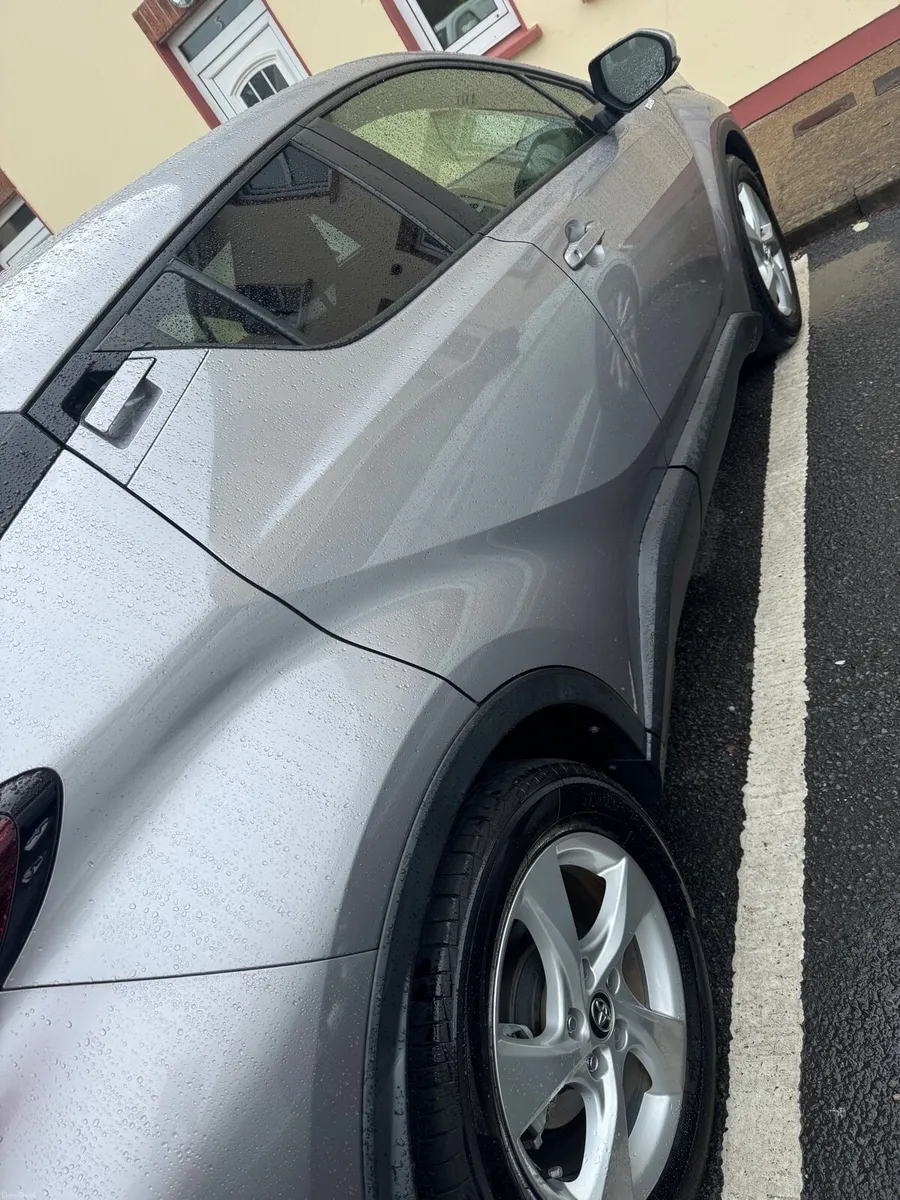 Toyota CHR 2019 - Image 2
