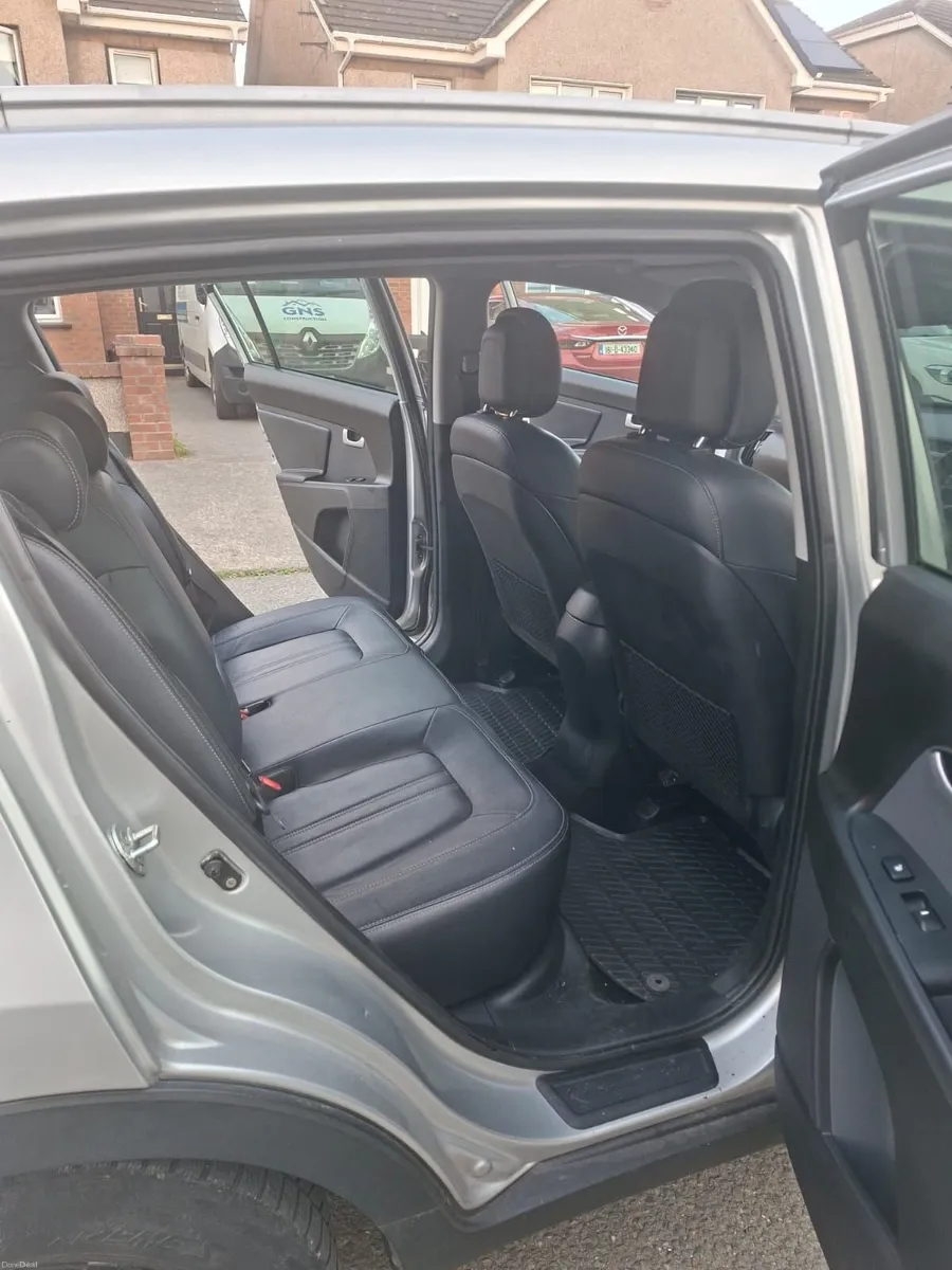 Kia Sportage 2012 - Image 2
